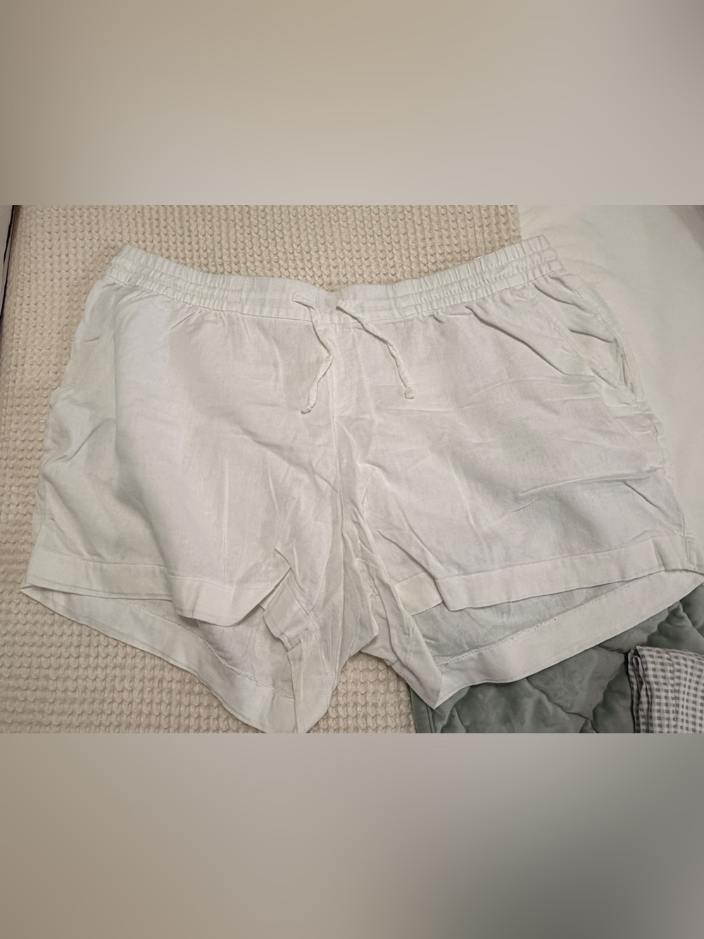 Old Navy White Men's Drawstring Athletic Shorts